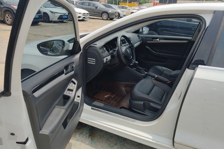 Used Volkswagen Sagitar 2016 230TSI 25th Anniversary Edition Driver Seat