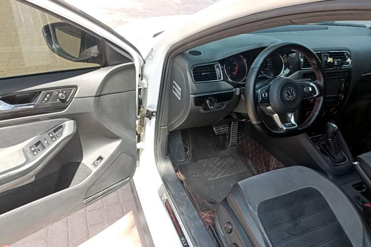 Used Volkswagen Sagitar 2016 2.0 TSI GLI Driver Seat