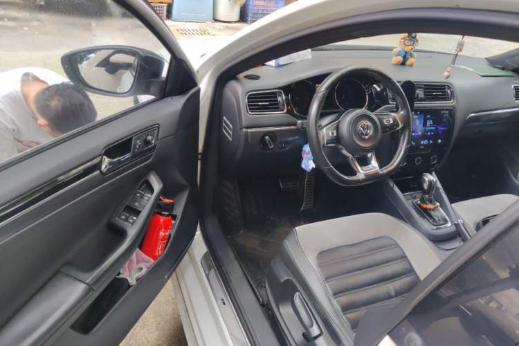 Used Volkswagen Sagitar 2016 280TSI Automatic R-Line Driver Seat