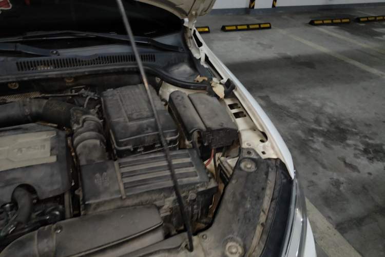 Used Volkswagen Sagitar 2016 2.0 TSI GLI Engine Bay Left