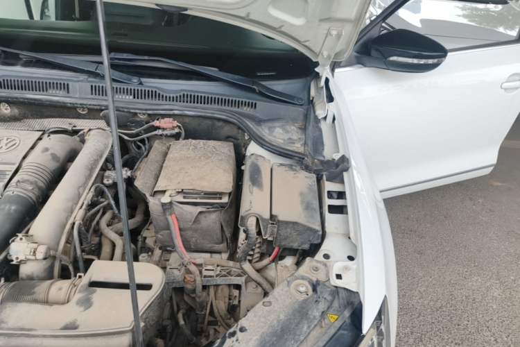 Used Volkswagen Sagitar 2016 230TSI 25th Anniversary Edition Engine Bay Left