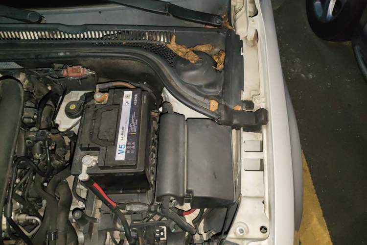 Used Volkswagen Sagitar 2016 230TSI 25th Anniversary Edition Engine Bay Left