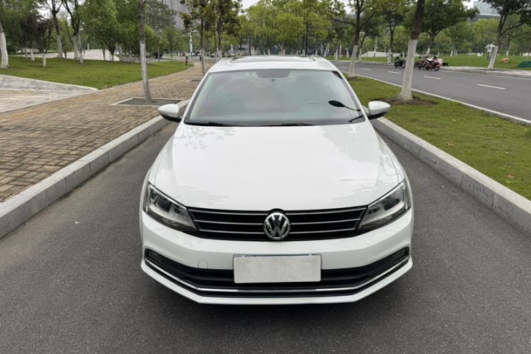 Used Volkswagen Sagitar 2016 230TSI 25th Anniversary Edition Exterior 3