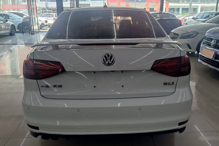 Used Volkswagen Sagitar 2016 2.0 TSI GLI Exterior 4