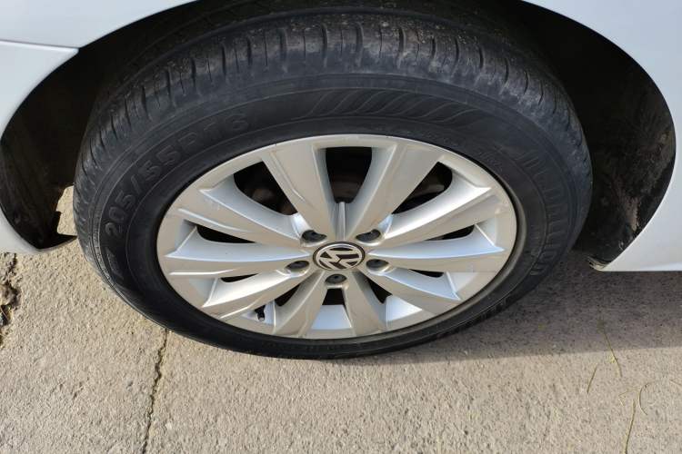 Used Volkswagen Sagitar 2016 230TSI 25th Anniversary Edition Exterior 4