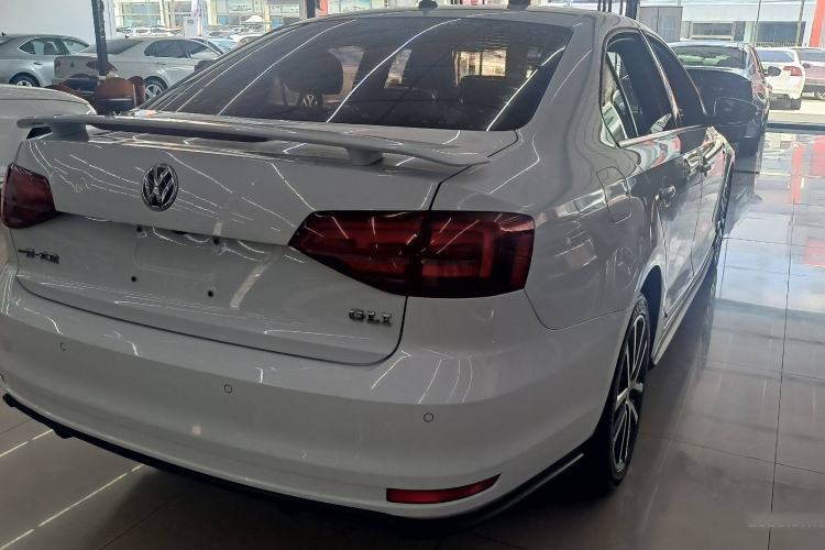 Used Volkswagen Sagitar 2016 2.0 TSI GLI Exterior 5