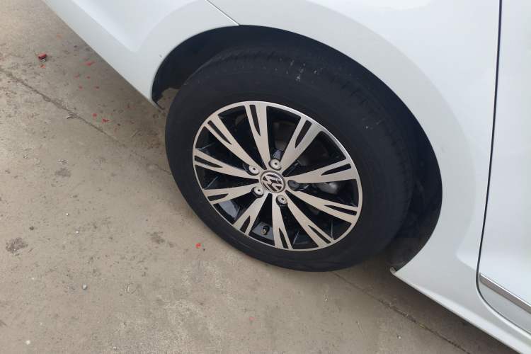 Used Volkswagen Sagitar 2016 230TSI 25th Anniversary Edition Exterior 5