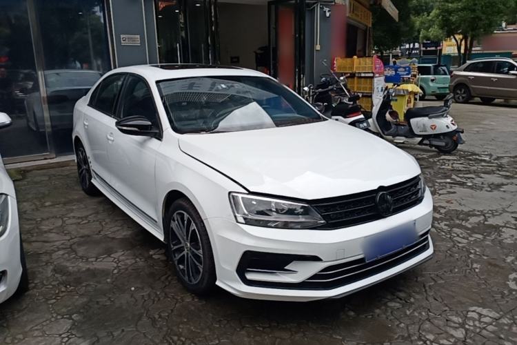 Used Volkswagen Sagitar 2016 280TSI Automatic R-Line Front Right 45 Deg