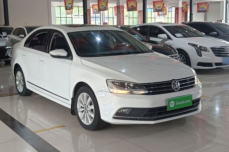 Used Volkswagen Sagitar 2016 230TSI 25th Anniversary Edition Front Right 45 Deg