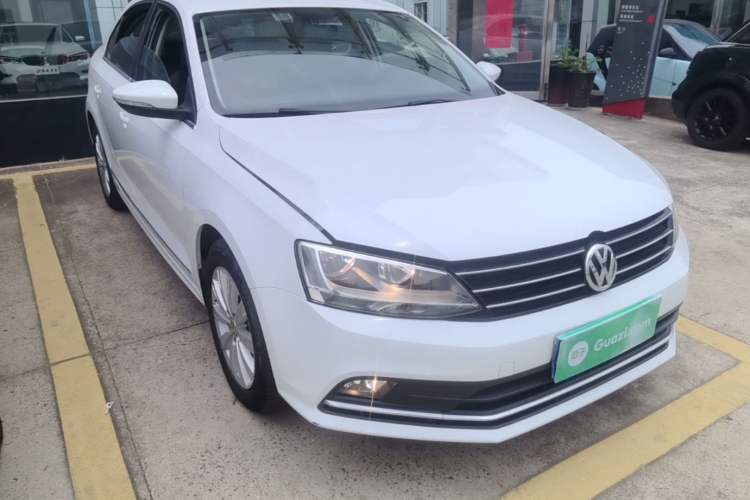 Used Volkswagen Sagitar 2016 230TSI 25th Anniversary Edition Front Right 45 Deg