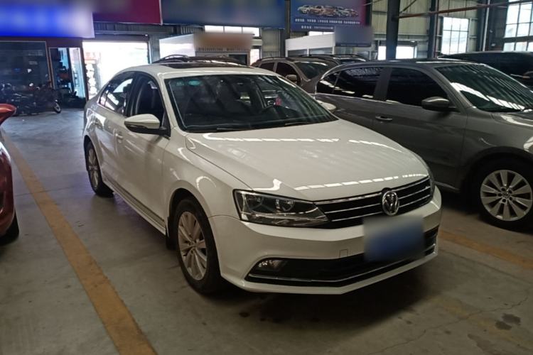 Used Volkswagen Sagitar 2016 230TSI 25th Anniversary Edition Front Right 45 Deg