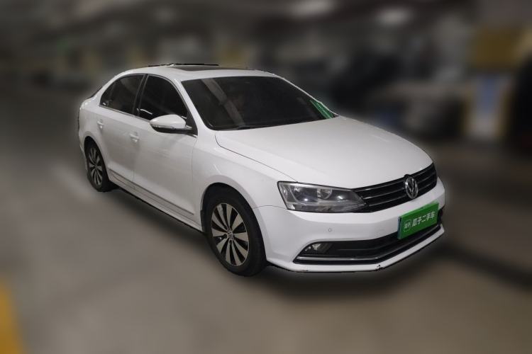 Used Volkswagen Sagitar 2016 230TSI 25th Anniversary Edition Front Right 45 Deg
