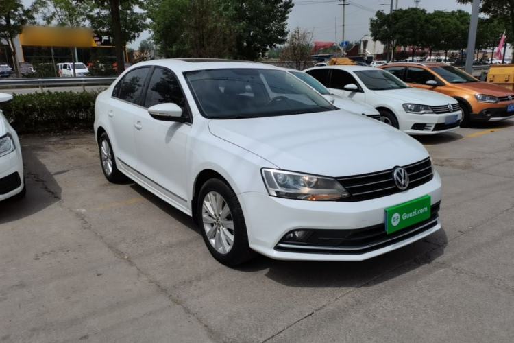 Used Volkswagen Sagitar 2016 230TSI 25th Anniversary Edition Front Right 45 Deg