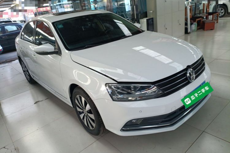 Used Volkswagen Sagitar 2016 230TSI 25th Anniversary Edition Front Right 45 Deg