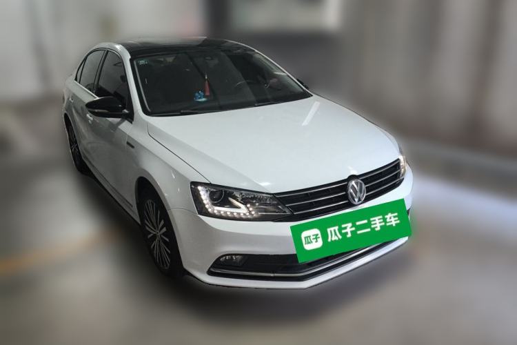 Used Volkswagen Sagitar 2016 230TSI 25th Anniversary Edition Front Right 45 Deg