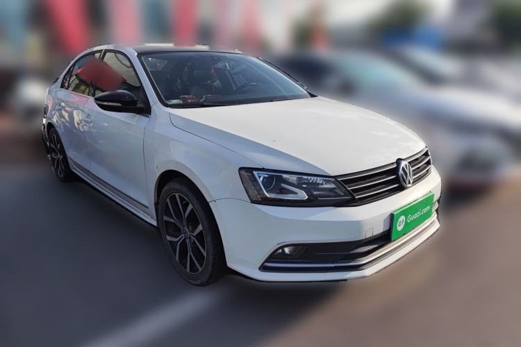 Used Volkswagen Sagitar 2016 230TSI 25th Anniversary Edition Front Right 45 Deg