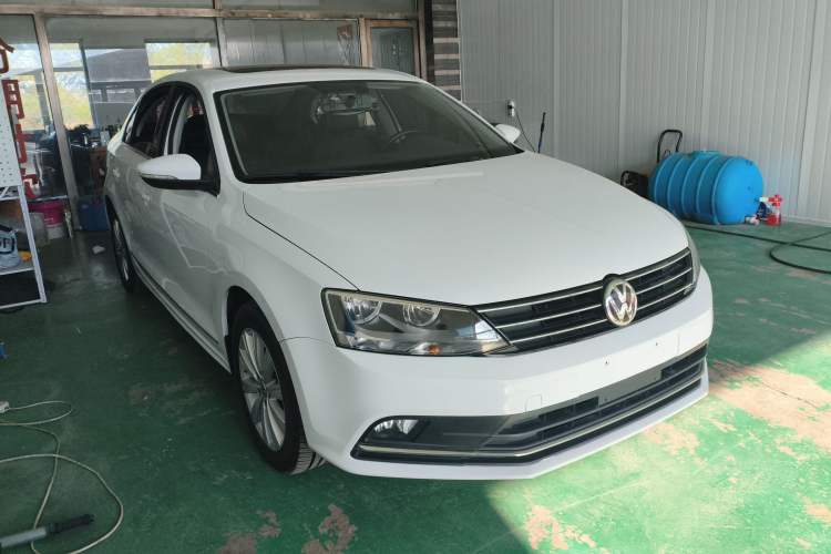 Used Volkswagen Sagitar 2016 230TSI 25th Anniversary Edition Front Right 45 Deg