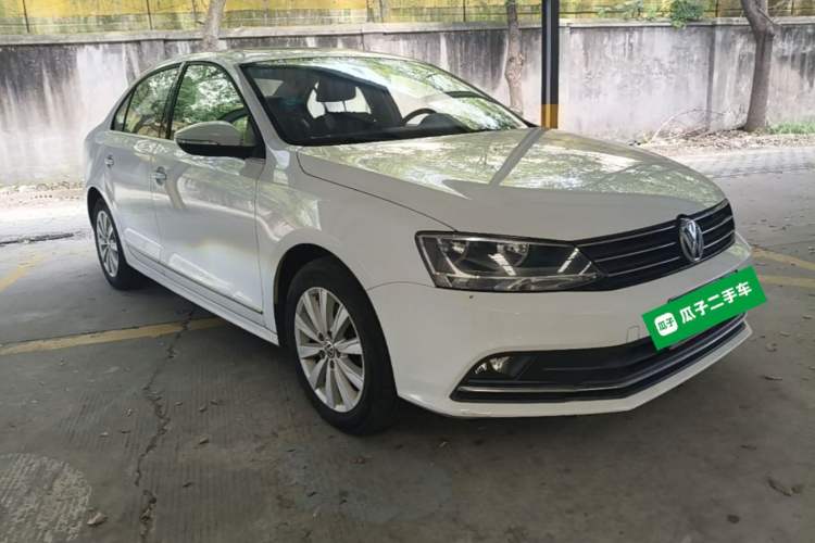 Used Volkswagen Sagitar 2016 230TSI 25th Anniversary Edition Front Right 45 Deg