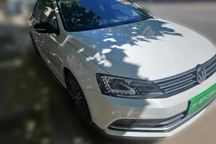 Used Volkswagen Sagitar 2016 230TSI 25th Anniversary Edition Front Right 45 Deg