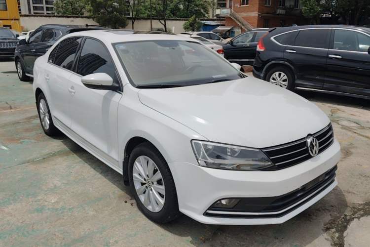 Used Volkswagen Sagitar 2016 230TSI 25th Anniversary Edition Front Right 45 Deg