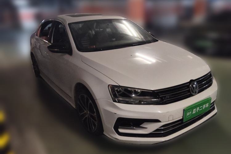 Used Volkswagen Sagitar 2016 280TSI Automatic R-Line Front Right 45 Deg