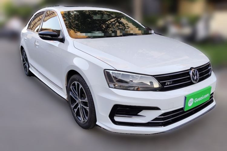 Used Volkswagen Sagitar 2016 280TSI Automatic R-Line Front Right 45 Deg