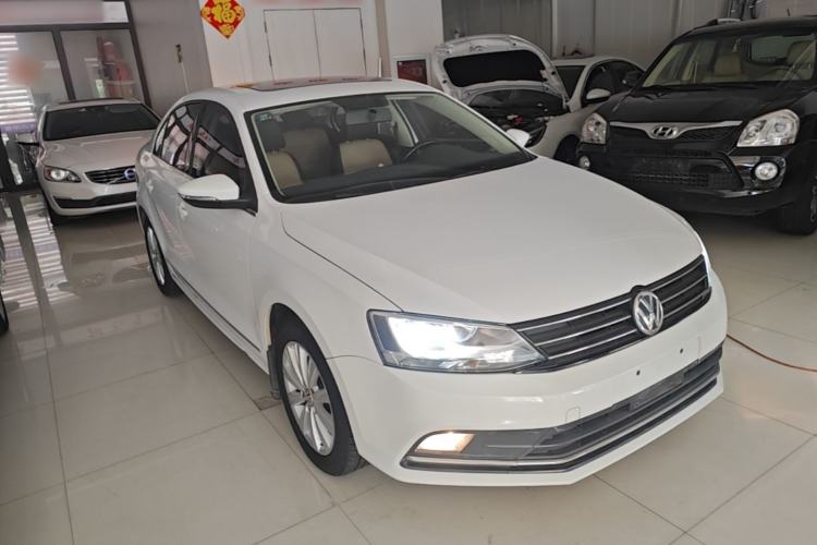 Used Volkswagen Sagitar 2016 230TSI 25th Anniversary Edition Front Right 45 Deg