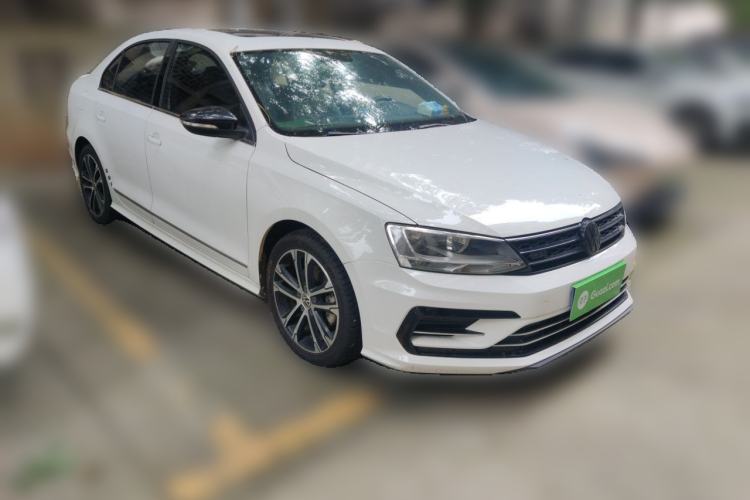 Used Volkswagen Sagitar 2016 280TSI Automatic R-Line Front Right 45 Deg