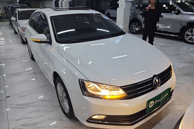 Used Volkswagen Sagitar 2016 230TSI 25th Anniversary Edition Front Right 45 Deg