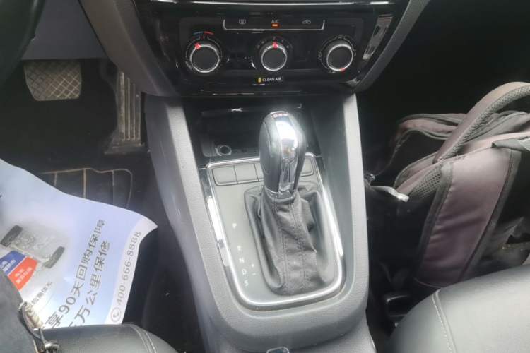 Used Volkswagen Sagitar 2016 230TSI 25th Anniversary Edition Gear Lever