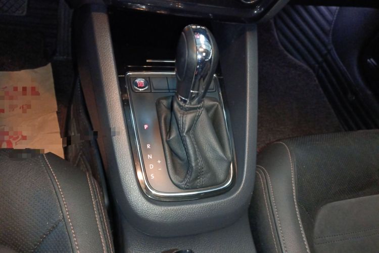 Used Volkswagen Sagitar 2016 230TSI 25th Anniversary Edition Gear Lever