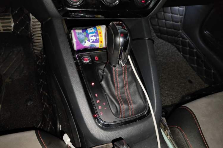 Used Volkswagen Sagitar 2016 2.0 TSI GLI Gear Lever