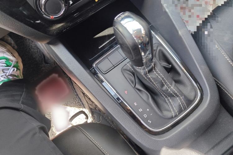 Used Volkswagen Sagitar 2016 230TSI 25th Anniversary Edition Gear Lever