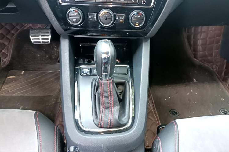 Used Volkswagen Sagitar 2016 2.0 TSI GLI Gear Lever