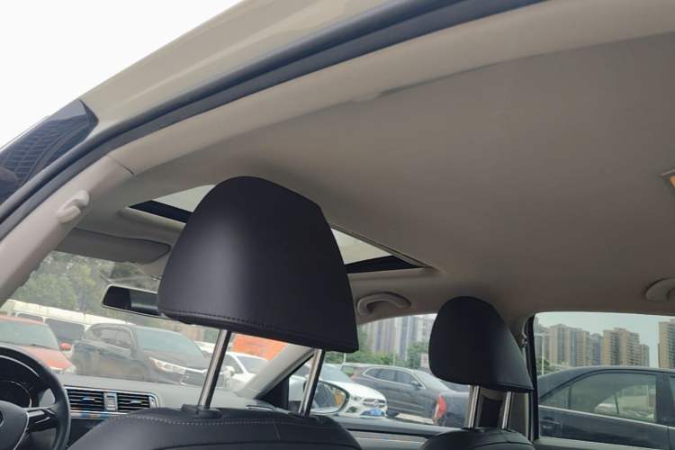 Used Volkswagen Sagitar 2016 230TSI 25th Anniversary Edition Headliner