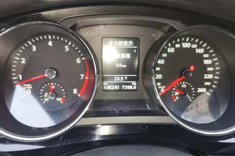 Used Volkswagen Sagitar 2016 280TSI Automatic R-Line Instrument Cluster