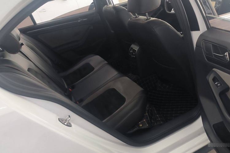 Used Volkswagen Sagitar 2016 2.0 TSI GLI Interior 10
