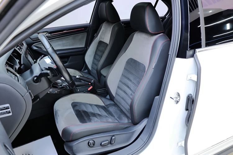 Used Volkswagen Sagitar 2016 2.0 TSI GLI Interior 10