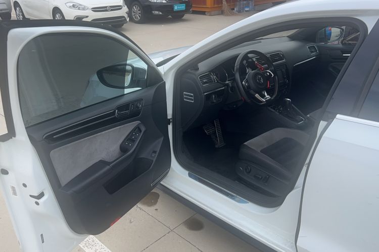 Used Volkswagen Sagitar 2016 2.0 TSI GLI Interior 2