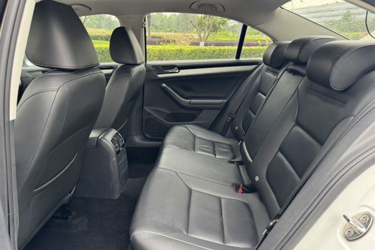 Used Volkswagen Sagitar 2016 230TSI 25th Anniversary Edition Interior 3