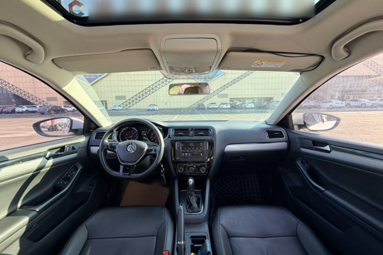 Used Volkswagen Sagitar 2016 230TSI 25th Anniversary Edition Interior 3