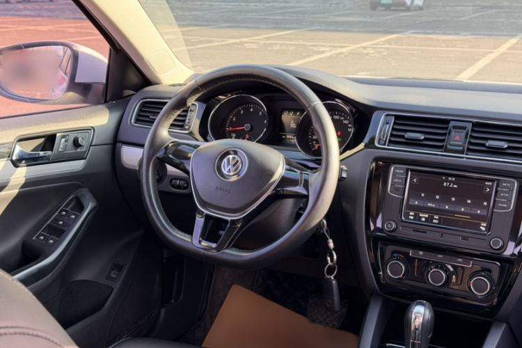 Used Volkswagen Sagitar 2016 230TSI 25th Anniversary Edition Interior 4
