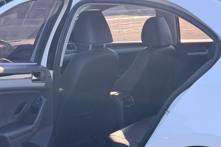 Used Volkswagen Sagitar 2016 230TSI 25th Anniversary Edition Interior 9