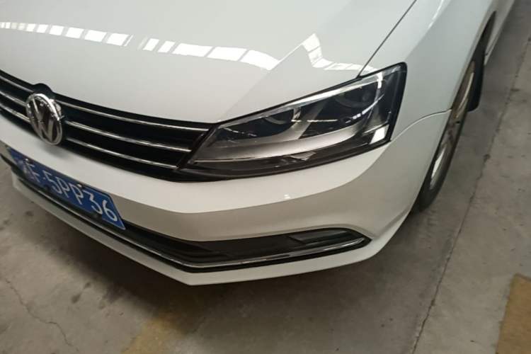 Used Volkswagen Sagitar 2016 230TSI 25th Anniversary Edition Left Front Headlight