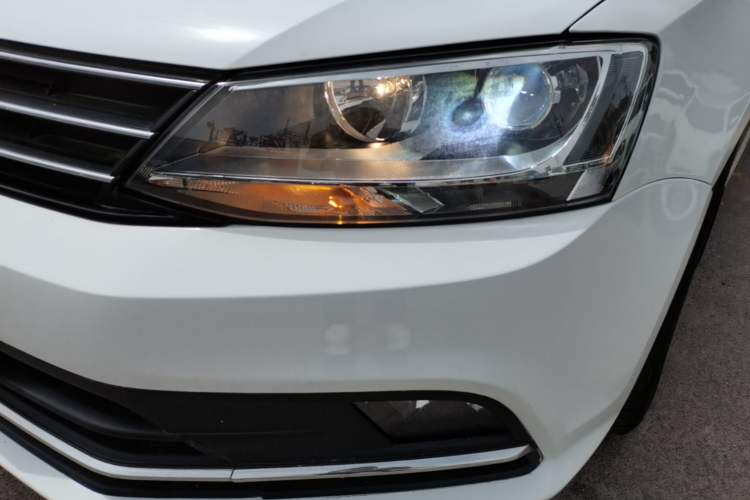 Used Volkswagen Sagitar 2016 230TSI 25th Anniversary Edition Left Front Headlight