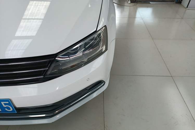 Used Volkswagen Sagitar 2016 230TSI 25th Anniversary Edition Left Front Headlight
