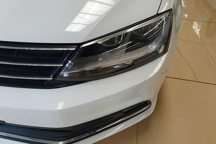 Used Volkswagen Sagitar 2016 230TSI 25th Anniversary Edition Left Front Headlight