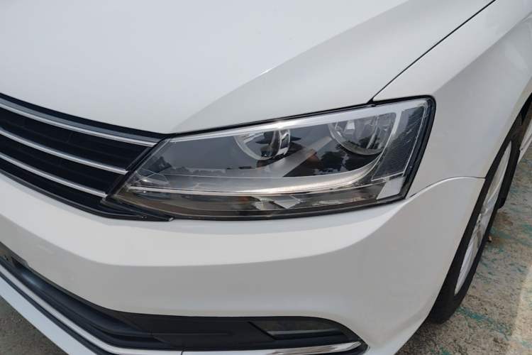 Used Volkswagen Sagitar 2016 230TSI 25th Anniversary Edition Left Front Headlight