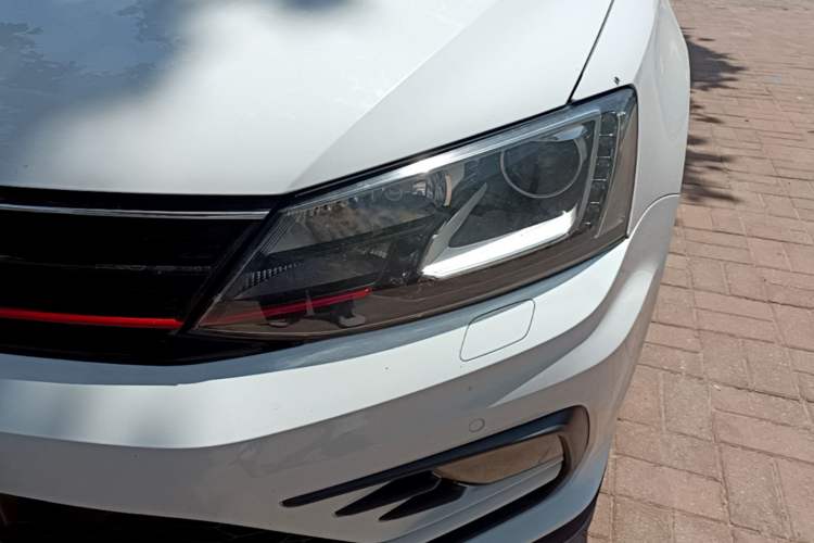 Used Volkswagen Sagitar 2016 2.0 TSI GLI Left Front Headlight