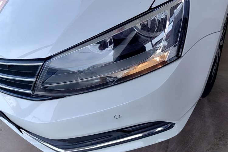 Used Volkswagen Sagitar 2016 230TSI 25th Anniversary Edition Left Front Headlight